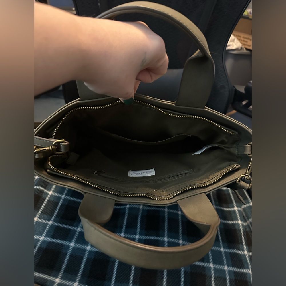 Universal Thread Green Handbag With Crossbody Str… - image 3